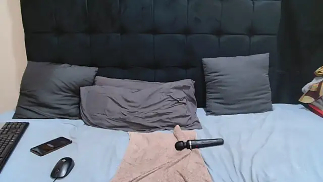 CaramelBootty live