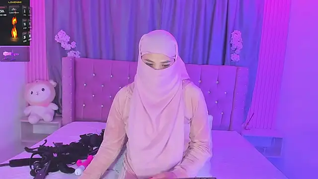 Nayla-Mouna live
