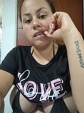 camila-titis live