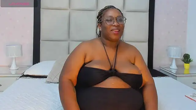 TreisyVixen live