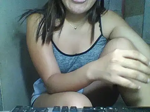 Skinny_PinayGirljust18 live