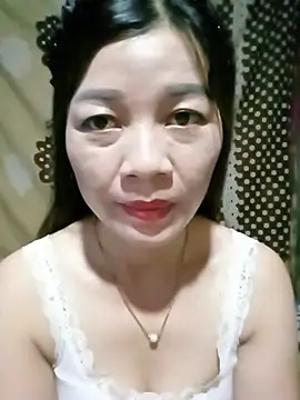 Yiyi102300 live