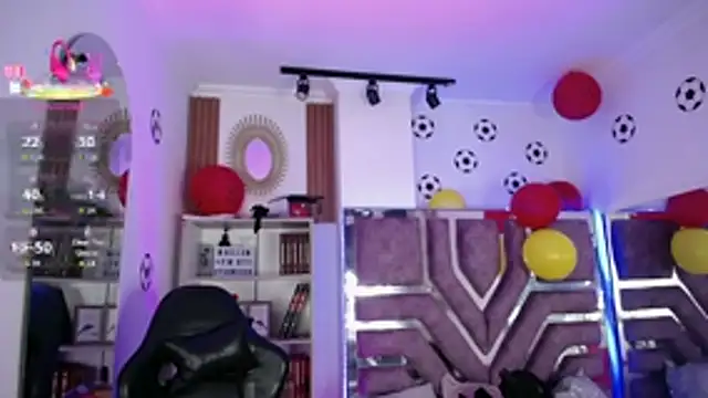 Eva__Walker live