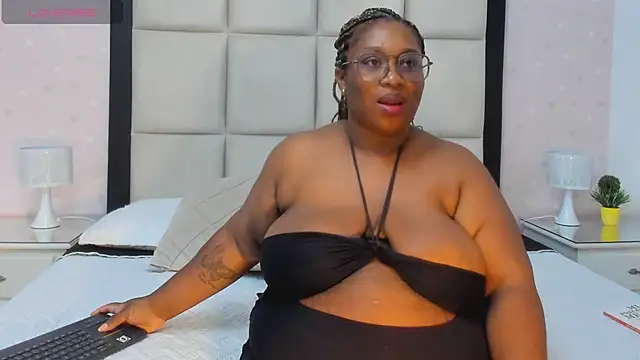 TreisyVixen live