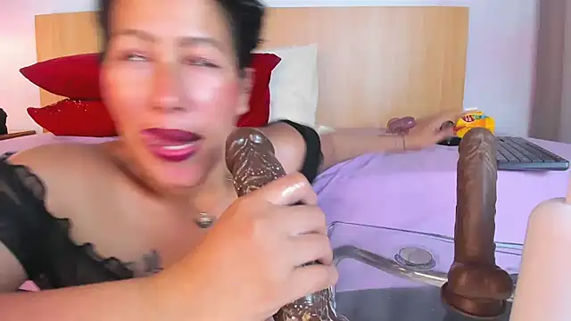 Laura_Torress live