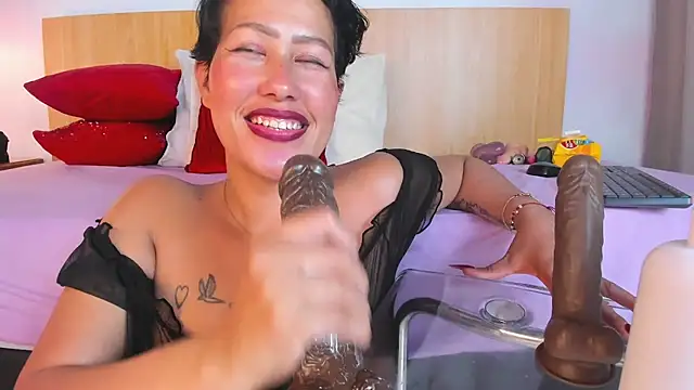 Laura_Torress live