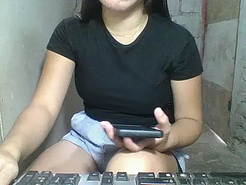 Skinny_PinayGirljust18 live