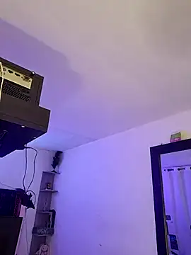 Sarah-Stoner live