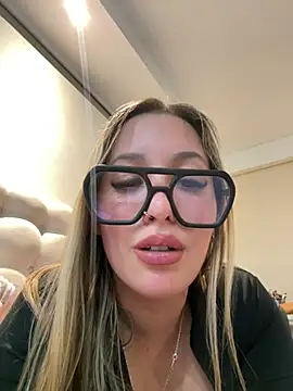 Mialunaxx live