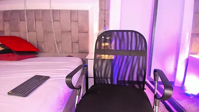 LucasThomson_ live