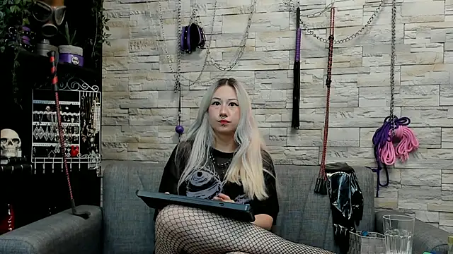 Miss_Kaz live