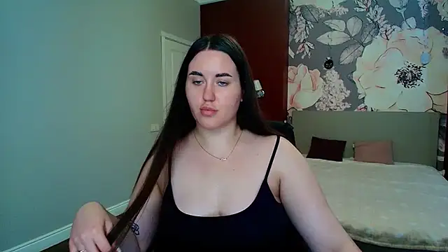 Roxie_Bradley live