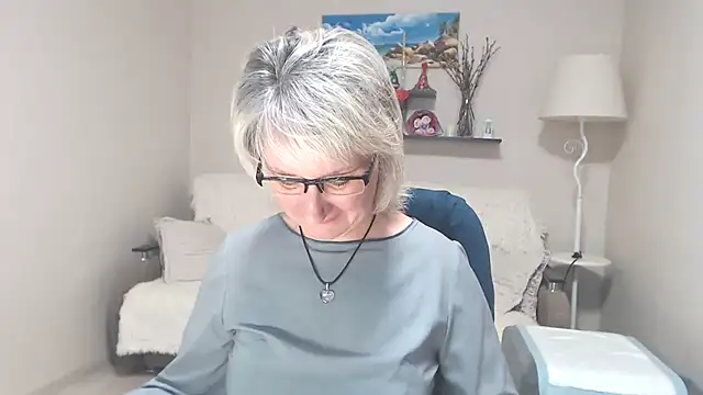 FleurMays live