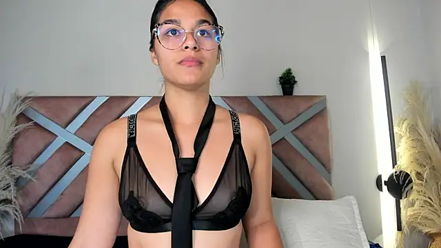 Layra_rous live