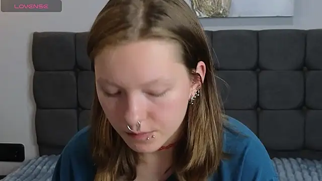 LauraLowe live