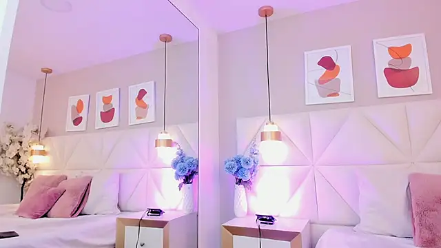 Zoey_kiss_ live