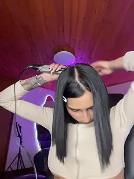 Hilary_pinkk live