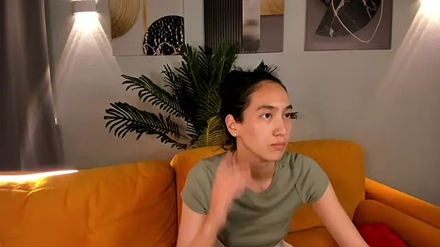 FlirtyAura live