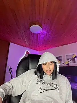Hilary_pinkk live