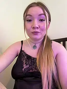 Amalie_Smith live