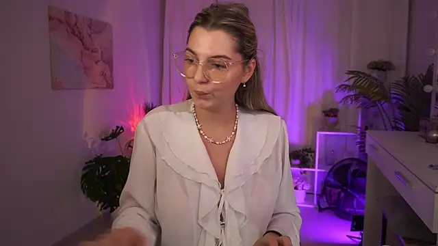 LucreciaStorm live