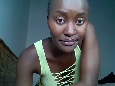 Secretary_sandie live