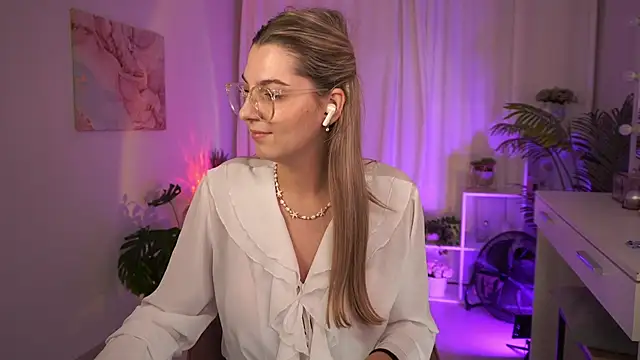LucreciaStorm live