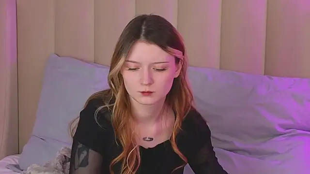 AlyssFrost live