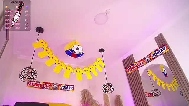 Amara_Davis1 live