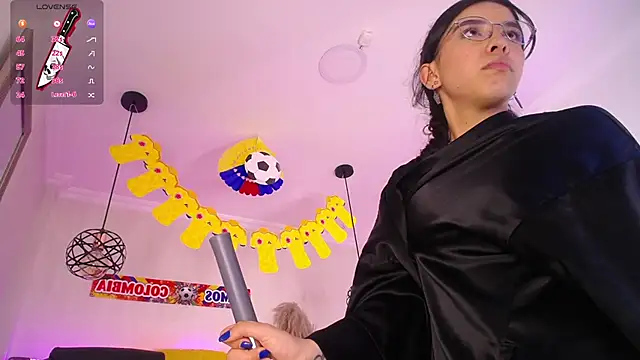Amara_Davis1 live