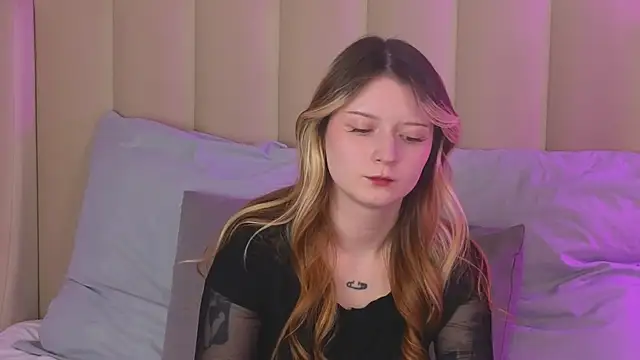 AlyssFrost live