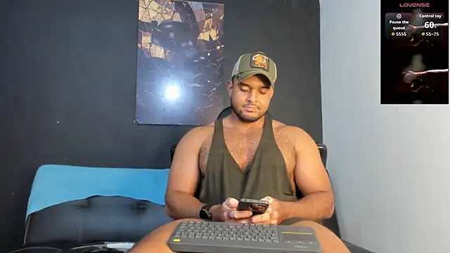Big_furry_bear13 live