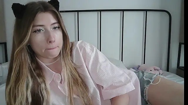 ErikaShyy live