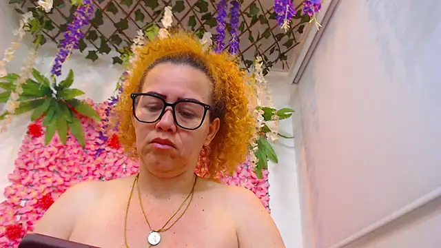 BLONDE_SEXYHOT live