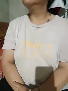 tuyet-nhi live