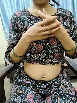 Radhika_gupta9 live