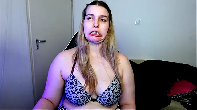 ShyHotNerd live
