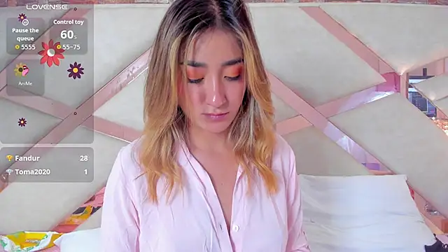 lucy_davies live
