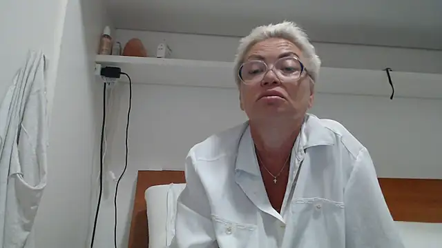 LindaL live