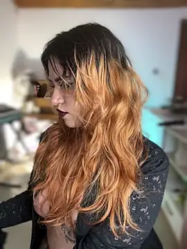 NikkiNix live