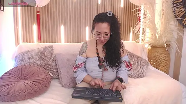 Velvet_Curly live