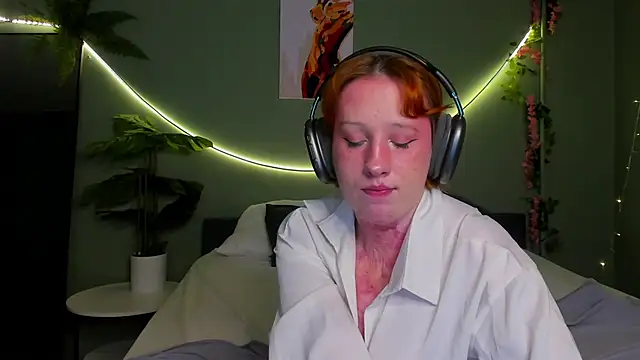 Maya_foxy live