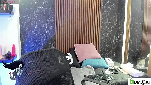 Marilyndackaria_ live
