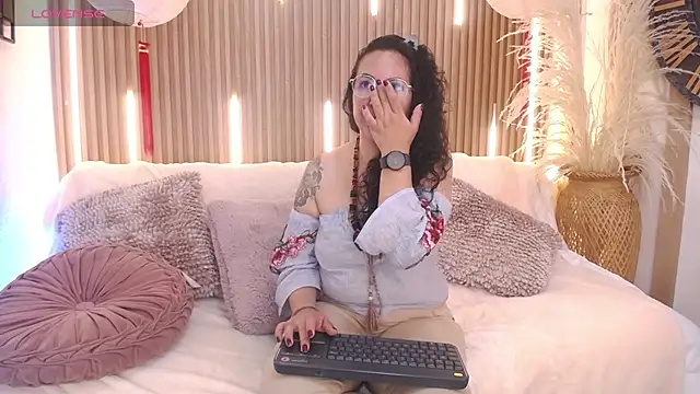 Velvet_Curly live