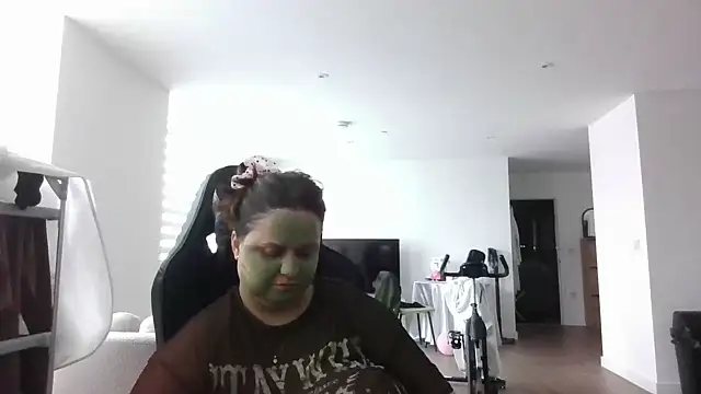 CurvyEllaX live