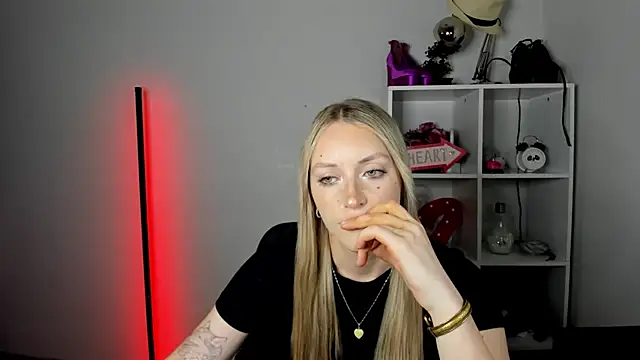 EvelynBlond live
