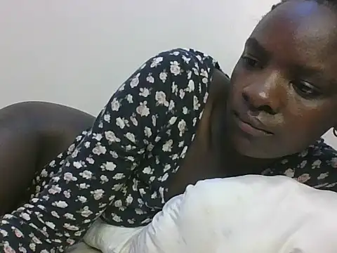 ebonypetite2 live