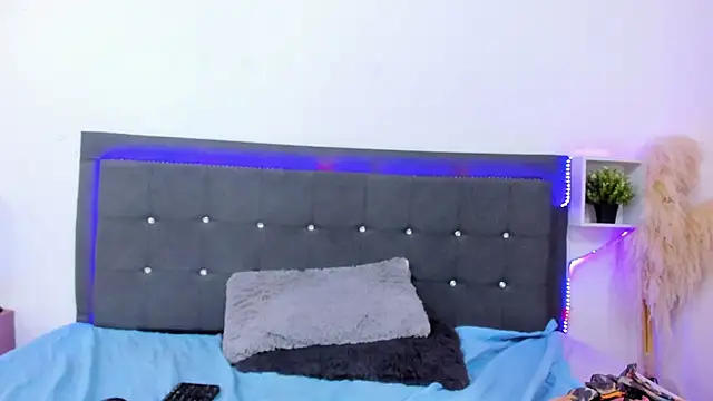 Lil_Aurora_ live