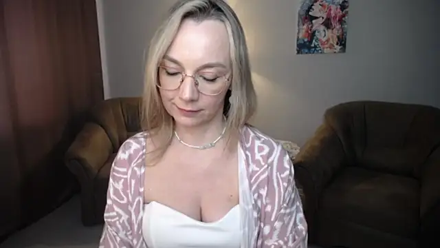 Ava_Elior live