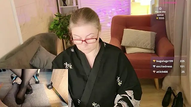 Alexandra_Kind live